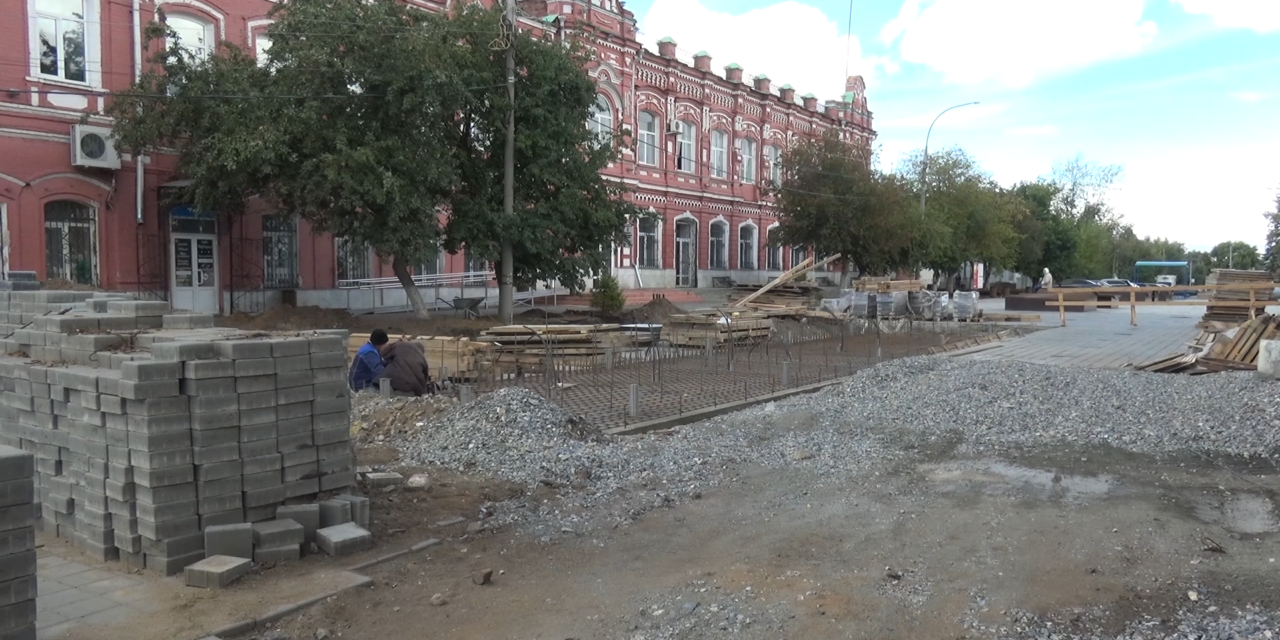 У ТФ ЧелГУ продолжает строительство фонтана
